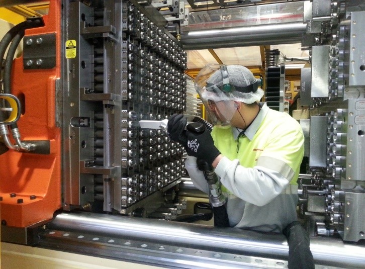 Las Ventajas de la Limpieza con Hielo Seco en las Cavidades de Moldes PET