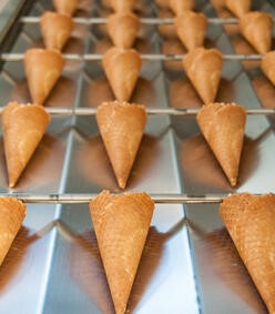 ¿Cómo se utiliza la limpieza criogénica en la industria de alimentos?